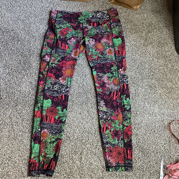 Lululemon Speed Up Tight Full-On Luxtreme 28" - Picture 7 of 14